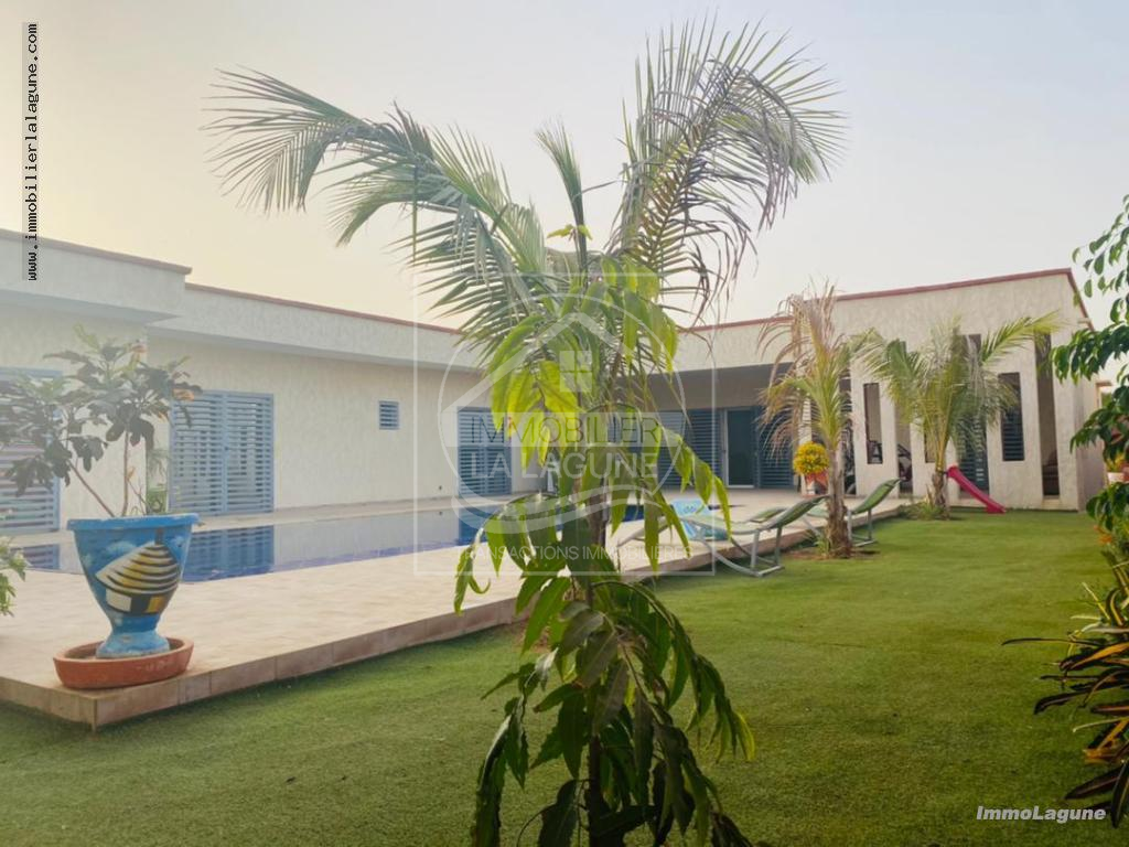 Agence Immobilière Saly Sénégal - V2742 - Villa à NGUERIGNE - V2742-villa-avec-piscine-a-vendre-a-nguerigne-senegal