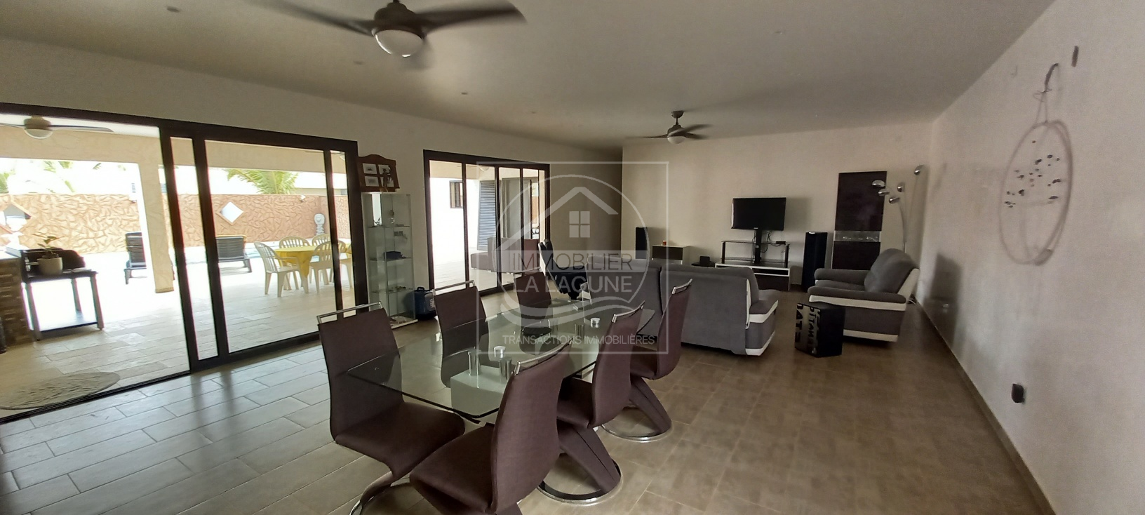 Agence Immobilière Saly Sénégal - V2786 - Villa à NGAPAROU - V2786-villa-a-vendre-a-ngaparou-senegal-avec-pisicne