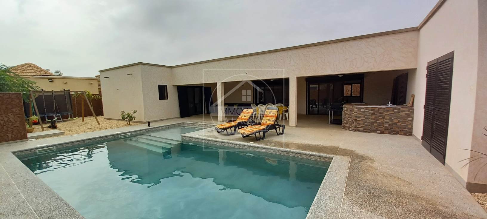 Agence Immobilière Saly Sénégal - V2786 - Villa à NGAPAROU - V2786-villa-a-vendre-a-ngaparou-senegal-avec-pisicne