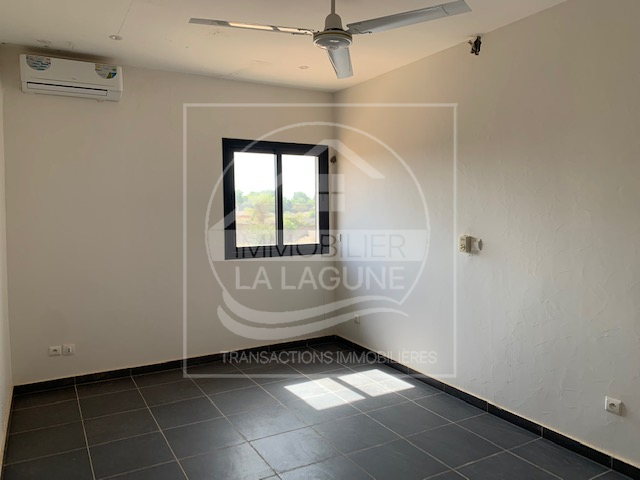 Agence Immobilière Saly Sénégal - A2835 - Appartement à NGAPAROU - A2835 immeuble a vendre ngaparou senegal