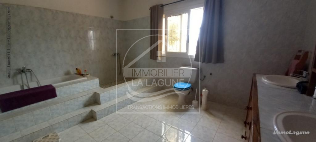 Agence Immobilière Saly Sénégal - V2887 - Villa à NGAPAROU - V2887-villa-a-vendre-a-ngaparou-senegal-avec-pisicne