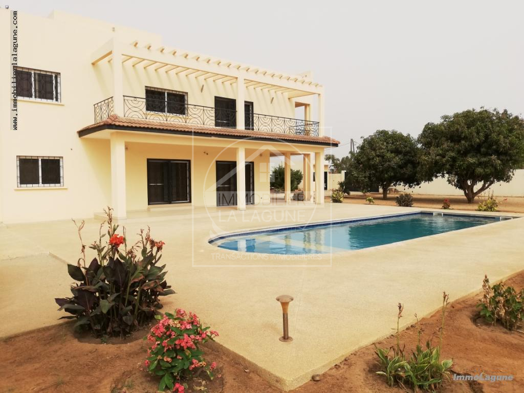 Agence Immobilière Saly Sénégal - V2196 - Villa à SOMONE - v2196 grande maison avec piscine à acheter à somone senegal