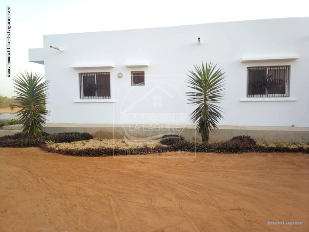 Agence Immobilière Saly Sénégal - V2264 - Villa à NGUERIGNE - V2264 villa en vente avec piscine à nguerigne senegal