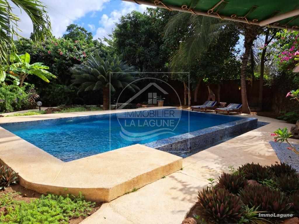 Agence Immobilière Saly Sénégal - V2928 - Villa à SOMONE - V2928-villa-a-vendre-a-somone-avec-pisicne-senegal