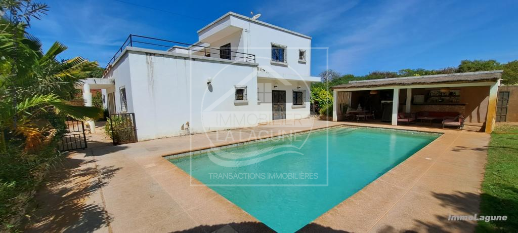 Agence Immobilière Saly Sénégal - V2992 - Villa à NGUERIGNE - V2992-villa-a-vendre-a-nguering-senega-avec-pisicne