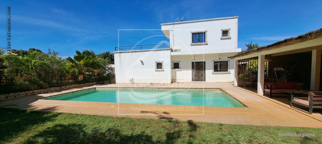 Agence Immobilière Saly Sénégal - V2992 - Villa à NGUERIGNE - V2992-villa-a-vendre-a-nguering-senega-avec-pisicne