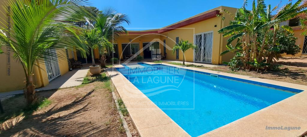 Agence Immobilière Saly Sénégal - V2993 - Villa à NGAPAROU - V2993-villa-a-vendre-a-ngaparou-senegal-avec-piscine