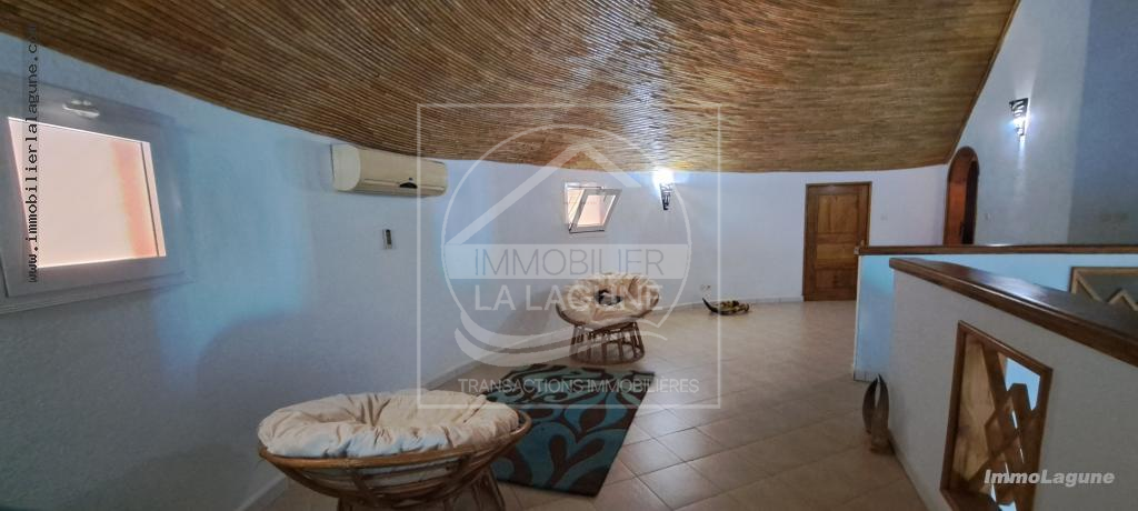 Agence Immobilière Saly Sénégal - V3021 - Villa à NGUERIGNE - V3021-case-a-vendre-a-nguerigne-senegal-avec-pisicne