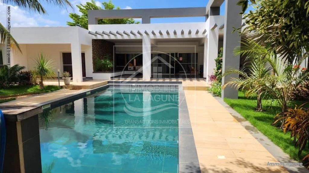 Agence Immobilière Saly Sénégal - V3056 - Villa à NGAPAROU - V3056-villa-a-vendre-a-ngaparou-senegal-avec-pisicne