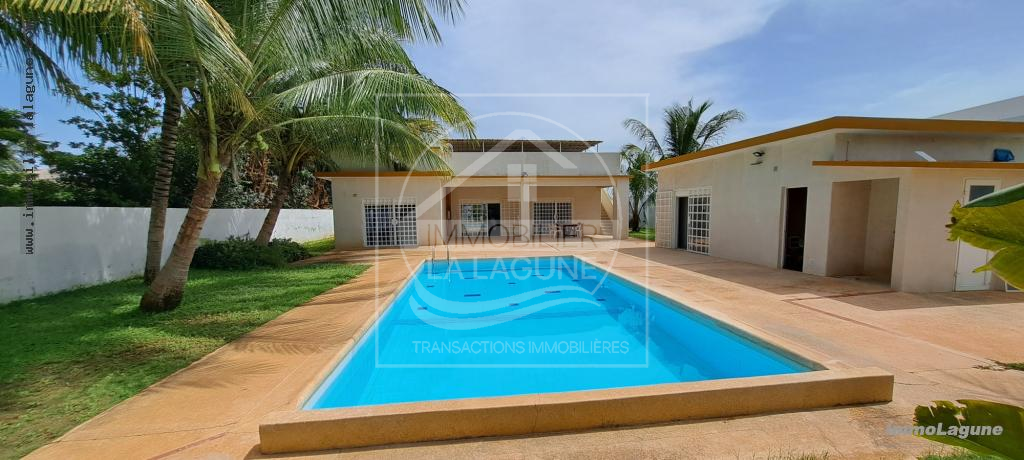 Agence Immobilière Saly Sénégal - V2396 - Villa à NGUERIGNE - V2396 villa en vente avec piscine à nguerigne sénégal