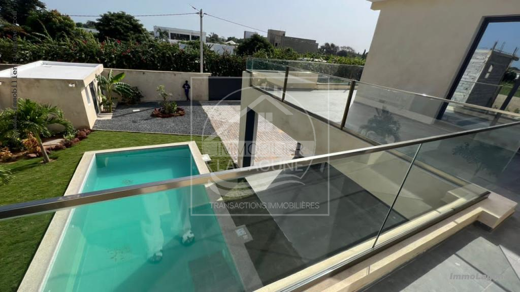 Agence Immobilière Saly Sénégal - V3019 - Villa à NGAPAROU - V3019-villa-a-vendre-a-ngaparou-senegal-avec-pisicne