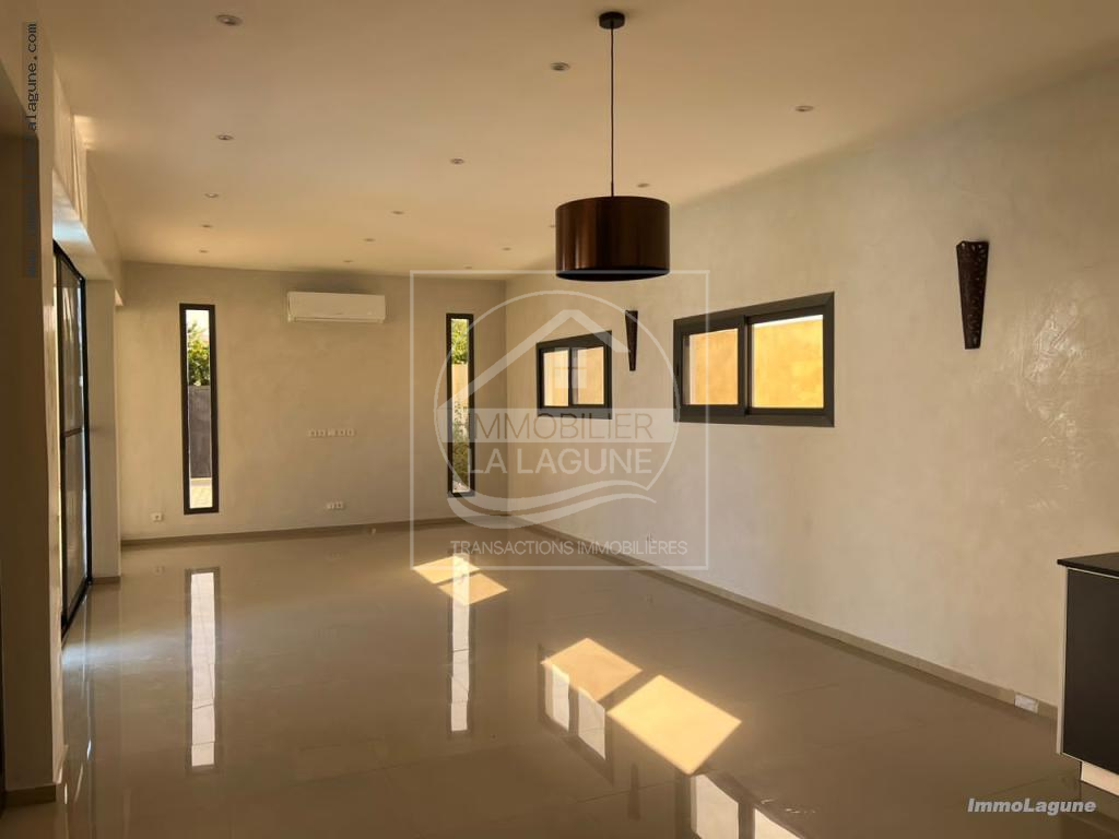 Agence Immobilière Saly Sénégal - V3019 - Villa à NGAPAROU - V3019-villa-a-vendre-a-ngaparou-senegal-avec-pisicne