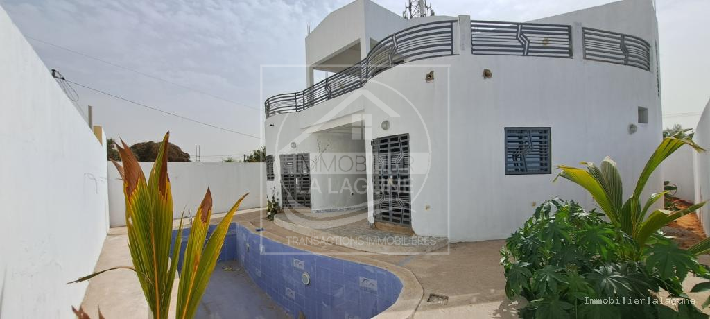 Agence Immobilière Saly Sénégal - V3112 - Villa à SALY - V3112-villa-a-vendre-a-saly-senegal-avec-pisicne