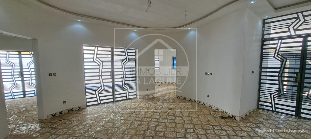 Agence Immobilière Saly Sénégal - V3112 - Villa à SALY - V3112-villa-a-vendre-a-saly-senegal-avec-pisicne