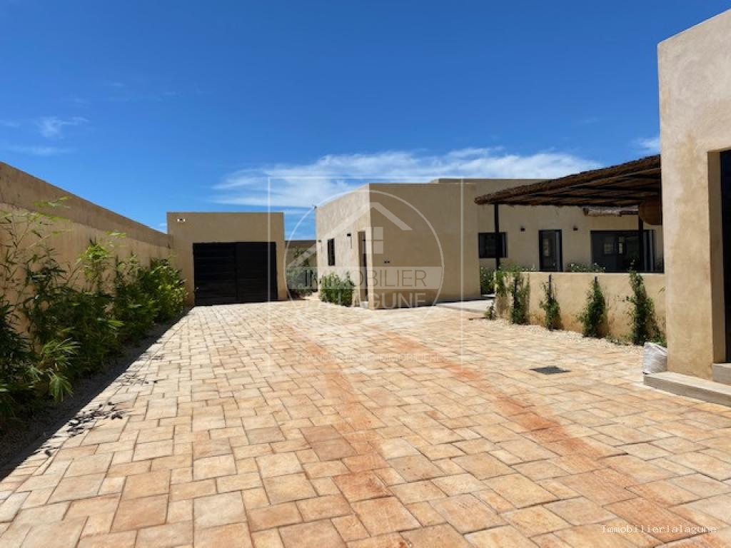 Agence Immobilière Saly Sénégal - V3196 - Villa à NGAPAROU - V3196 villa a vendre ngaparou senegal