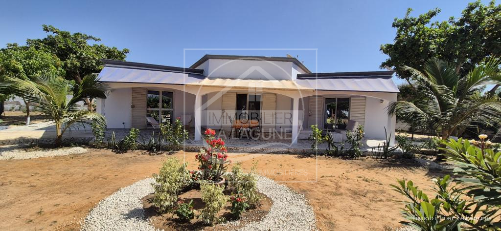 Agence Immobilière Saly Sénégal - V3232 - Villa à SALY - V3232-villa-a-vendrea-saly-senegal-avec-piscine