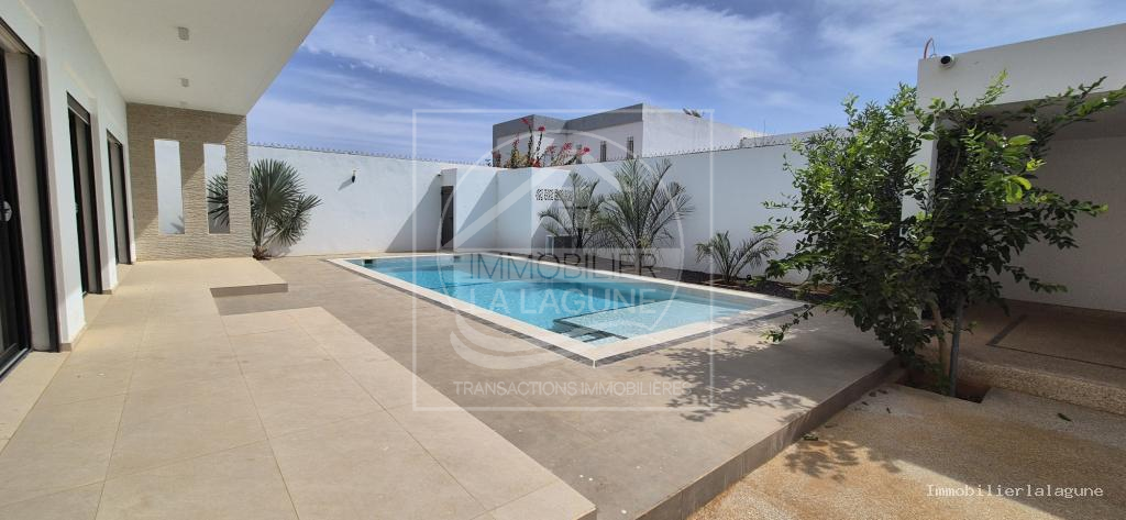 Agence Immobilière Saly Sénégal - V3236 - Villa à SOMONE - V3236-villa-a-vendre-a-somone-avec-piscine-senegal