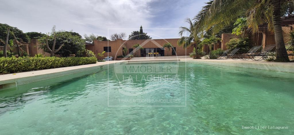 Agence Immobilière Saly Sénégal - V3235 - Villa à N'DIOROKH - V3235-villa-a-vendre-a-ndiorokh-senegal-avec-piscine