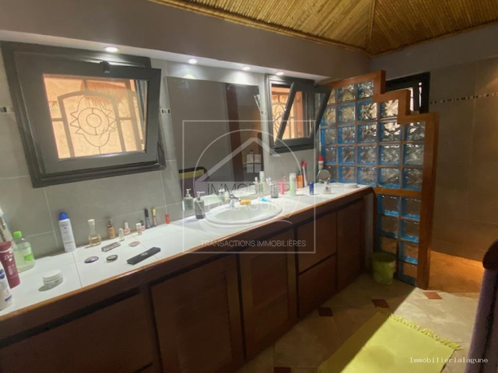Agence Immobilière Saly Sénégal - V3176 - Villa à NGAPAROU - V3176 villa à vendre ngaparou 3eme ligne senegal