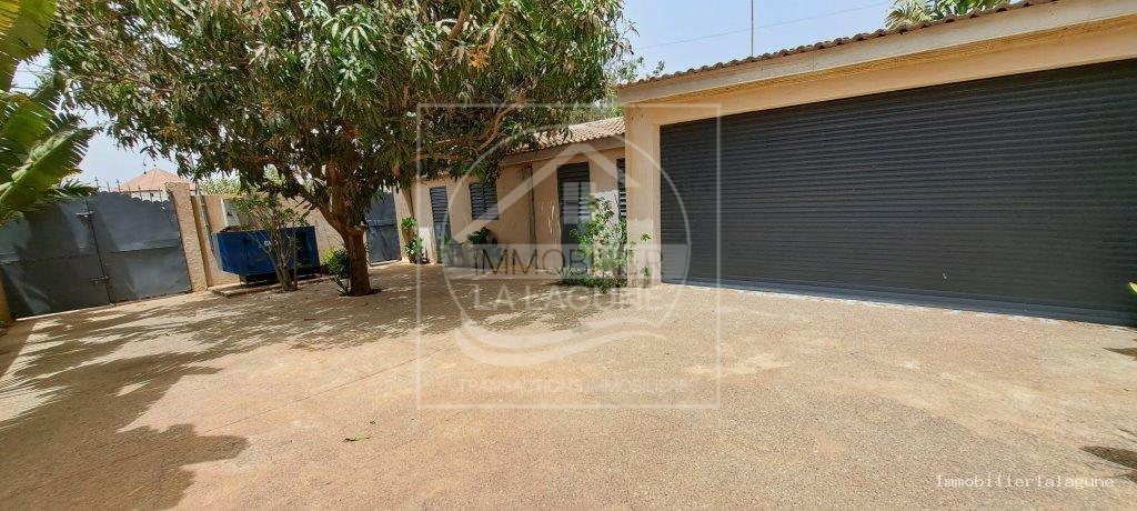 Agence Immobilière Saly Sénégal - V3182 - Villa à NIANING - V3182-villa-a-vendre-a-nianing-senegal-bord-de-mer-avec-piscine